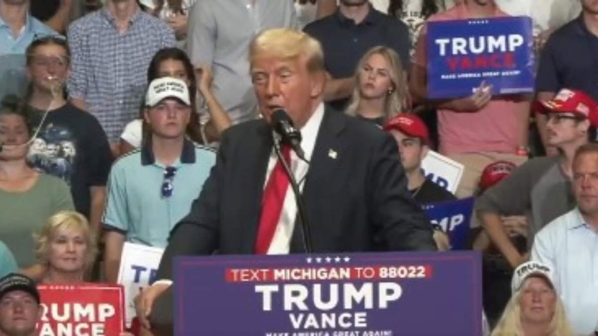 Donald Trump se centró en criticar a México y a su política exterior durante discurso en Michigan