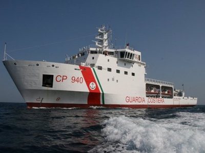 Guardia Costera de Italia rescata a 339 migrantes frente a las costas de Calabria