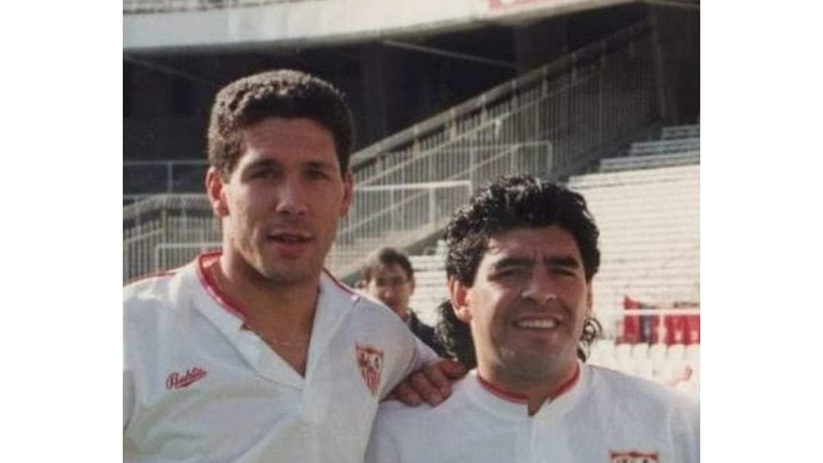Diego Simeone y Diego Maradona en el Sevilla