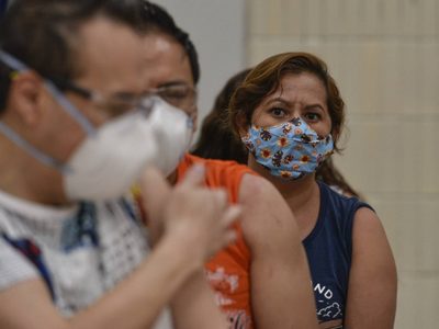 Continúa la tercera ola de covid-19 con 9 mil 319 contagios en un día