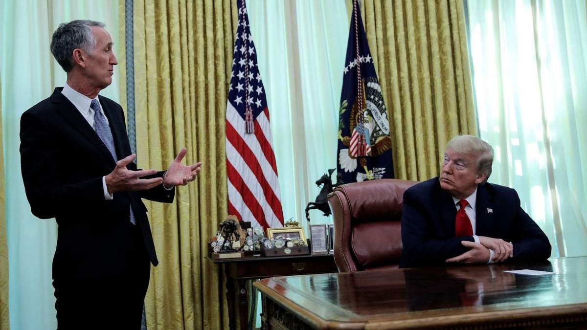 Presidente de Estados Unidos y el CEO de la empresa Gilead. Fuente: (Twitter)