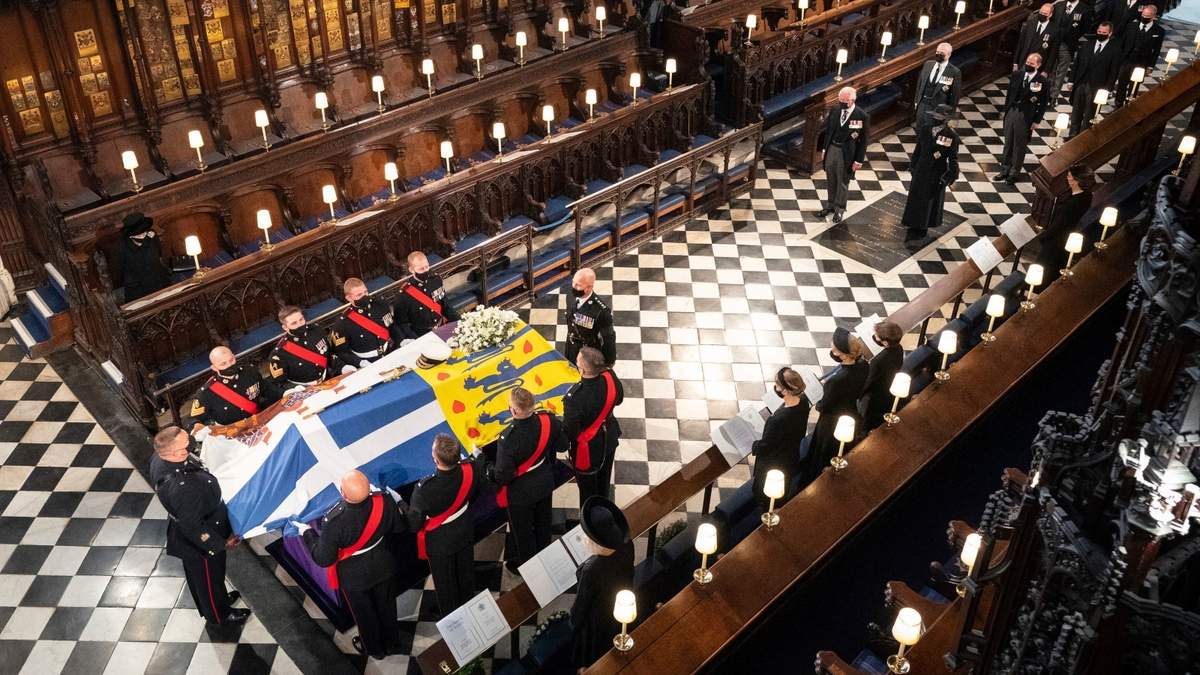 Los restos del príncipe Felipe fueron llevados a la capilla de San Jorge.