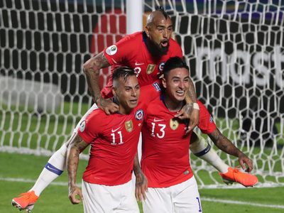 Arturo Vidal y Eduardo Vargas estallaron las redes sociales con este desopilante video: mirá