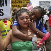 Corte Suprema de EU permite deportación expedita de migrantes a países que no son los de origen