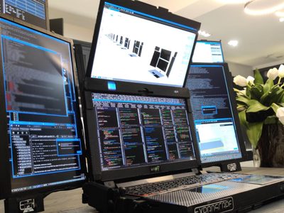 Así es Aurora 7, una computadora portátil con siete pantallas