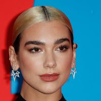"¡Debería parar!": Dua Lipa cruza los límites y sus fotos... ¡Ojo al detalle!