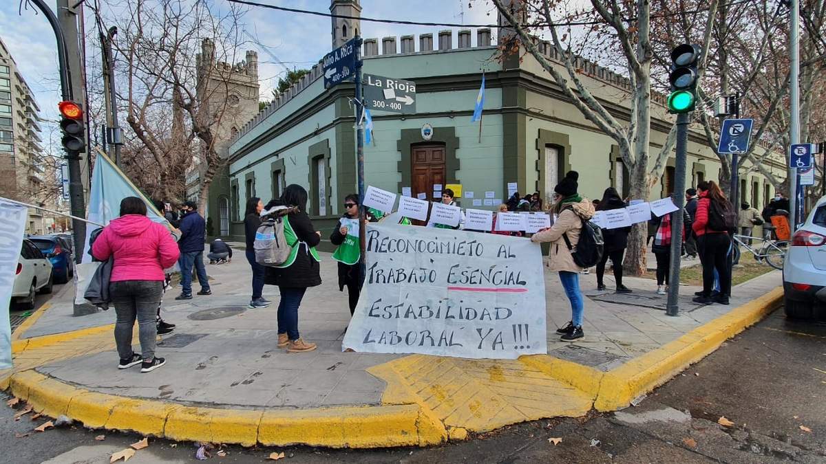 Desarrollo Social vuelve a manifestarse frente a Casa de Gobierno. Fuente: Javier Manzano.