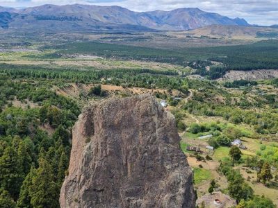 Piedra de la Aguja: el rincón de Chubut ideal para caminar, observar aves y conectar con la historia local