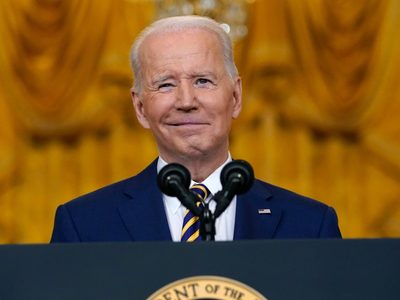 Joe Biden dice que "se terminó" la pandemia de covid-19 en Estados Unidos