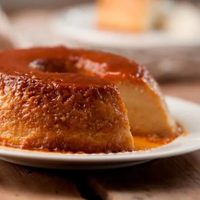 Receta exprés: hacé este budín de pan en licuadora con las medialunas que quedaron del domingo