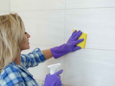 Remedios caseros infalibles para limpiar los azulejos del baño y dejarlos impecables