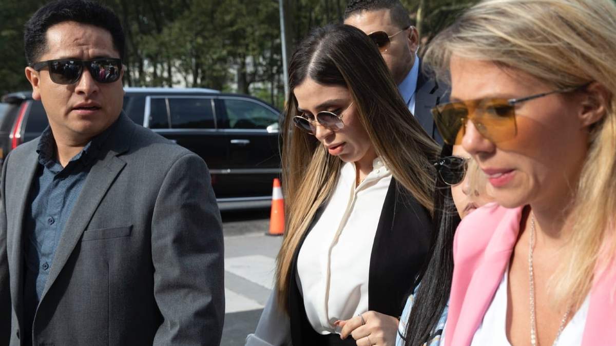 Al centro, Emma Coronel, esposa del Chapo