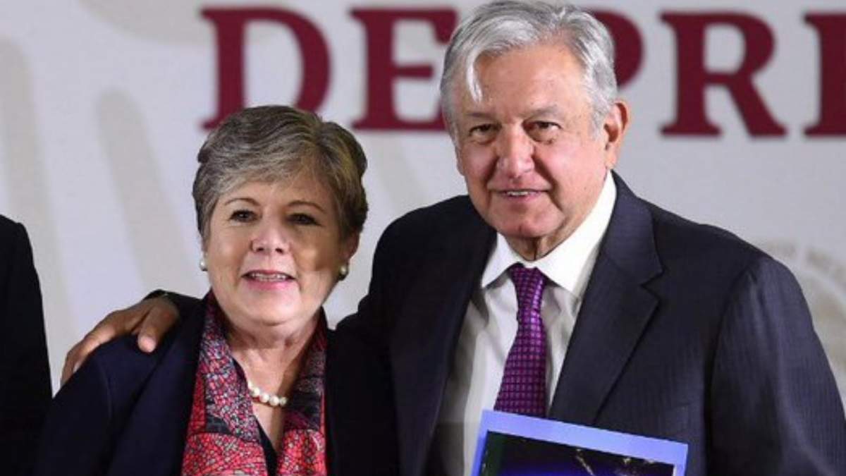 Alicia Bárcena Ibarra junto a AMLO