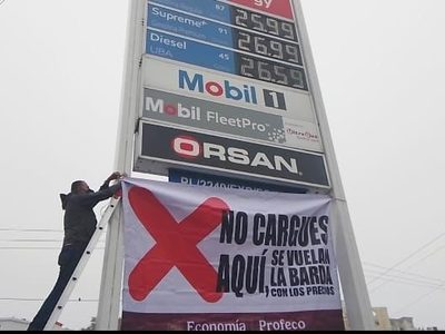 Profeco coloca las primeras lonas de advertencia en gasolineras con precios altos