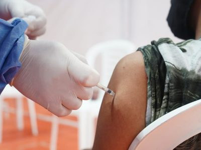 Campaña de vacunación: el fin de semana aplicarán dosis sin turnos a los mayores de 25 años