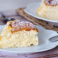 Con 3 bananas, 3 huevos y un yogurt, hacé esta torta matera cremosa y te vas a volver fan