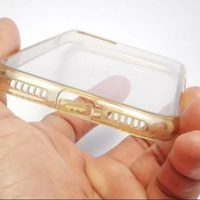 Si la funda de tu celular se puso vieja y amarillenta, revivila con un truco casero y sin gastar dinero