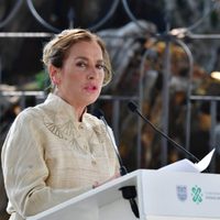 "Me complace mucho esta decisión", dice Gutiérrez Müller sobre la sustitución de la estatua de Colón