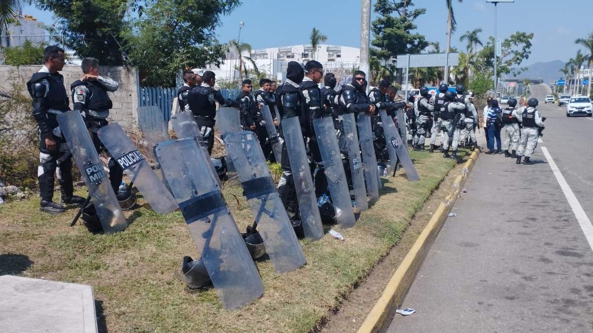 Policías antimotines realizan acciones para resguardar Acapulco, ante al Abierto Mexicano de Tenis