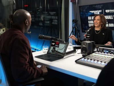 Harris busca el voto de hombres negros mientras Trump continúa con críticas a políticas migratorias