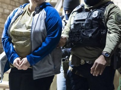 Administración Trump libera a personas en refugios que amenazó con procesar por ayudar a migrantes