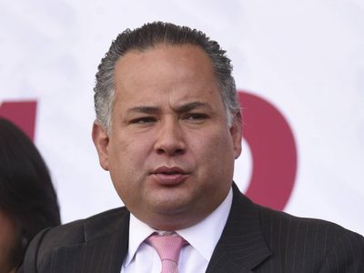 Santiago Nieto reaparece durante un foro en Monterrey