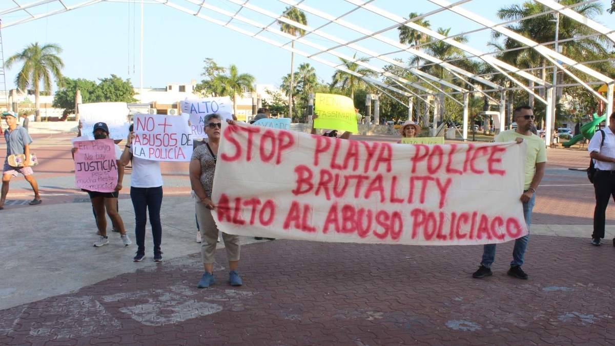 Protesta contra la Policía del municipio de Solidaridad, en Quintana Roo, realizada en Playa del Carmen el 6 de marzo de 2023