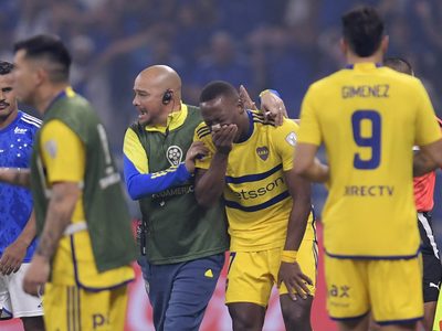 "Gracias a los que están": Luis Advíncula habló luego de su expulsión en Boca
