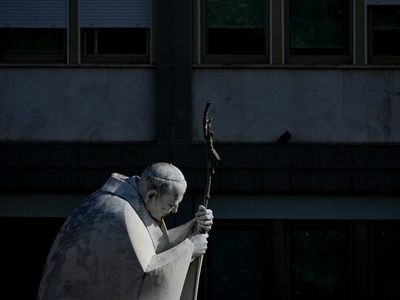 El papa Francisco tiene neumonía en ambos pulmones. ¿Qué tan preocupante es?
