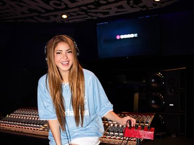 Shakira demuestra por qué este estampado vuelve con fuerza en un outfit que remite a épocas doradas