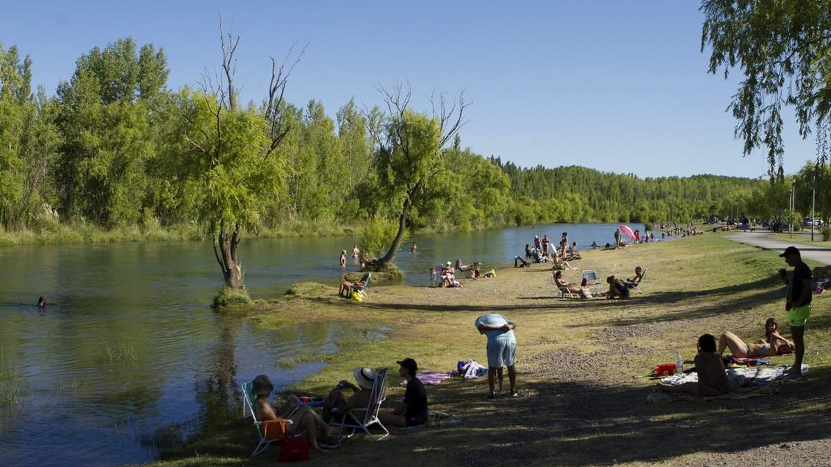 Refrescarse en los balnearios de la ciudad será la mejor alternativa. Fuente: (Emiliano Ortiz)