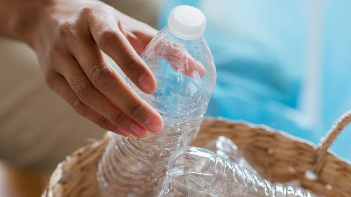 Botella de plástico. Fuente: (Instagram)
