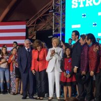 Hillary Clinton celebra con Vicente Fernández y Los Tigres del Norte tras debate (Video)