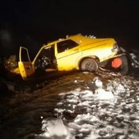 Operativo a contrarreloj para rescatar a un hombre que cayó con su auto a un zanjón