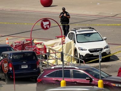 Un hombre balea y mata a tres personas en estacionamiento en Austin, Texas