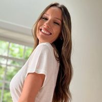 Pampita no le teme al blanco en otoño y deslumbra con un ítem de moda