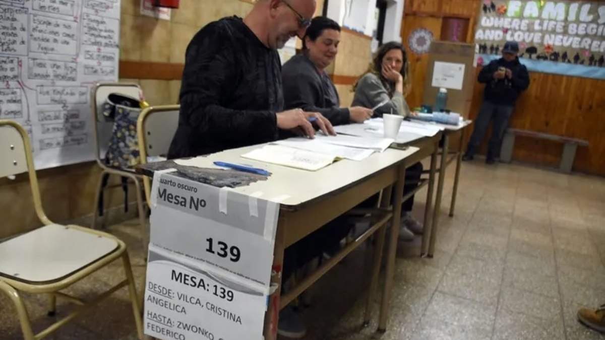 Mesa de votación. Fuente: (LMNeuquén)