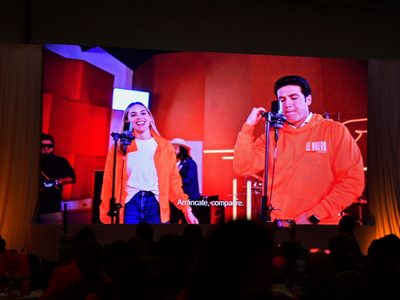 El mensaje de Samuel García a MC: “vamos por el carro completo, eléctrico, naranja y de Tesla”