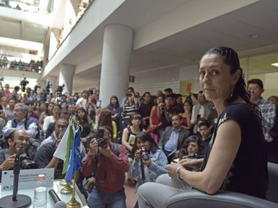 En la UAM, Sheinbaum se lleva las porras y Arriola las burlas; a Barrales la reciben con indiferencia