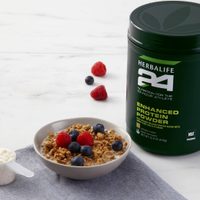 Se terminó la proteína en polvo, mirá el florero tan chic que podés crear con el envase plástico vacío