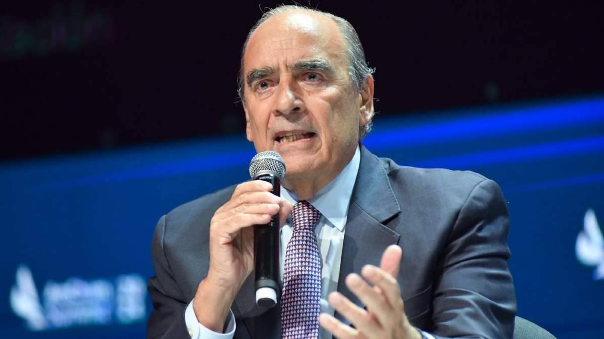 Francos deberá autorizar los viáticos para los funcionarios del Gobierno. Fuente: (X)