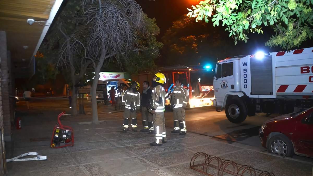 Incendio de un edificio en Cipolletti. Fuente: (Twitter)