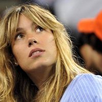 Un verano especial que no va a olvidar: Maribel Nadal disfruta del sol y del mar muy bien acompañada