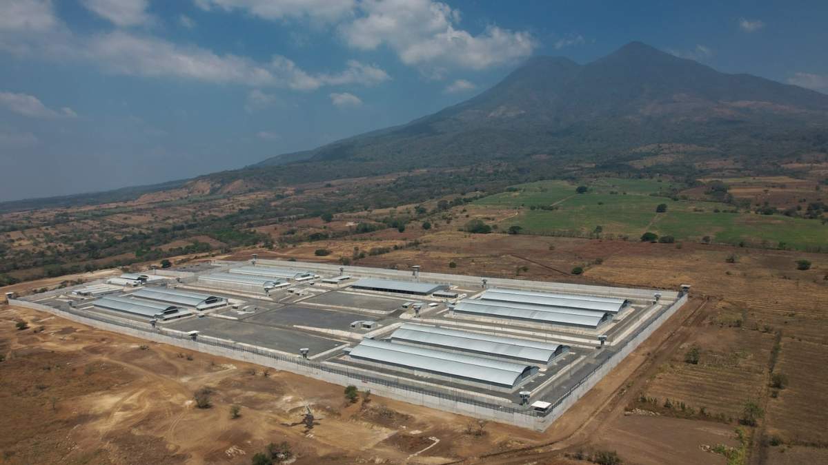 El Centro de Confinamiento del Terrorismo (CECOT) en Tecoluca, El Salvador, el 5 de marzo de 2023