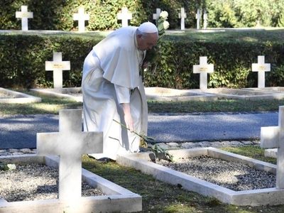 El Papa advierte de que la guerra "se come a los hijos de la patria"