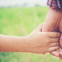 ¡Por fin juntos! El niño de 11 años que había quedado solo se reencontró con su padre biológico