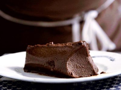No tirés las bananas pasadas y prepará esta espectacular tarta chocolatosa con 2 ingredientes