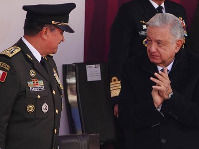 En la Marcha de la Lealtad, Luis Cresencio Sandoval agradece a AMLO su respaldo a fuerzas armadas