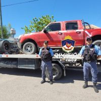 La Policía encontró abandonada en la calle una camioneta que había sido robada