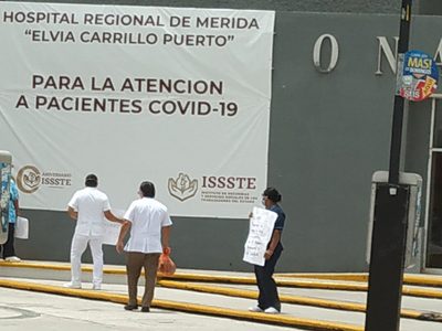Trabajadores de hospital del ISSSTE en Mérida arman plantón contra su director